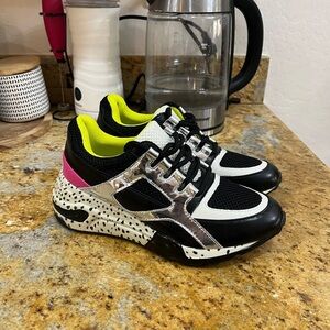 Steve Madden Barra shows size 5.5